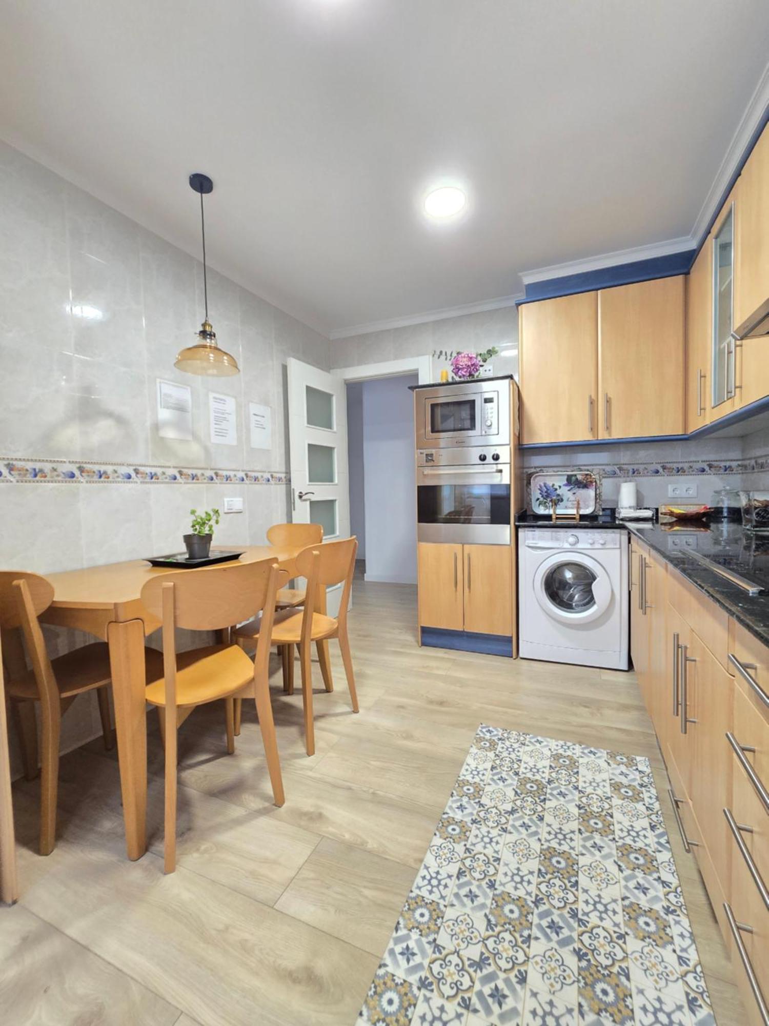 Apartament Piso En Pleno Centro De Al Lado De La Playa 1a139 *